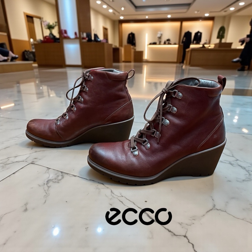 NEW, ECCO Adora Leather Wedge Ankle Boots, Size 39, Brown